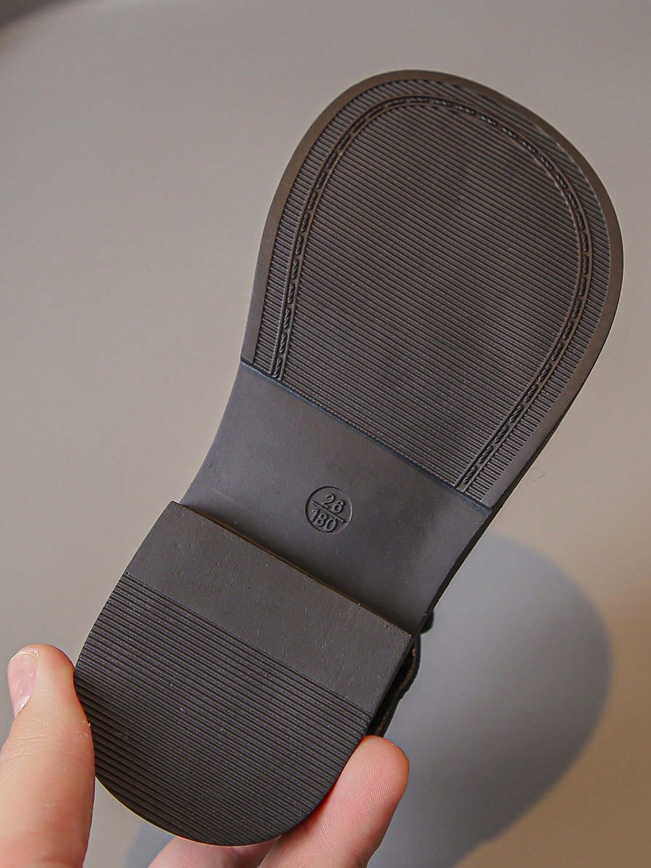 حذاء جلدي نسائي مسطح ذو حزام مزخرف بأزهار جذابة - يمكن ارتداؤه طوال الأربعة فصول - مانع للإنزلاق