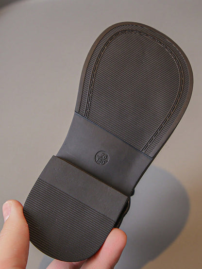 حذاء جلدي نسائي مسطح ذو حزام مزخرف بأزهار جذابة - يمكن ارتداؤه طوال الأربعة فصول - مانع للإنزلاق