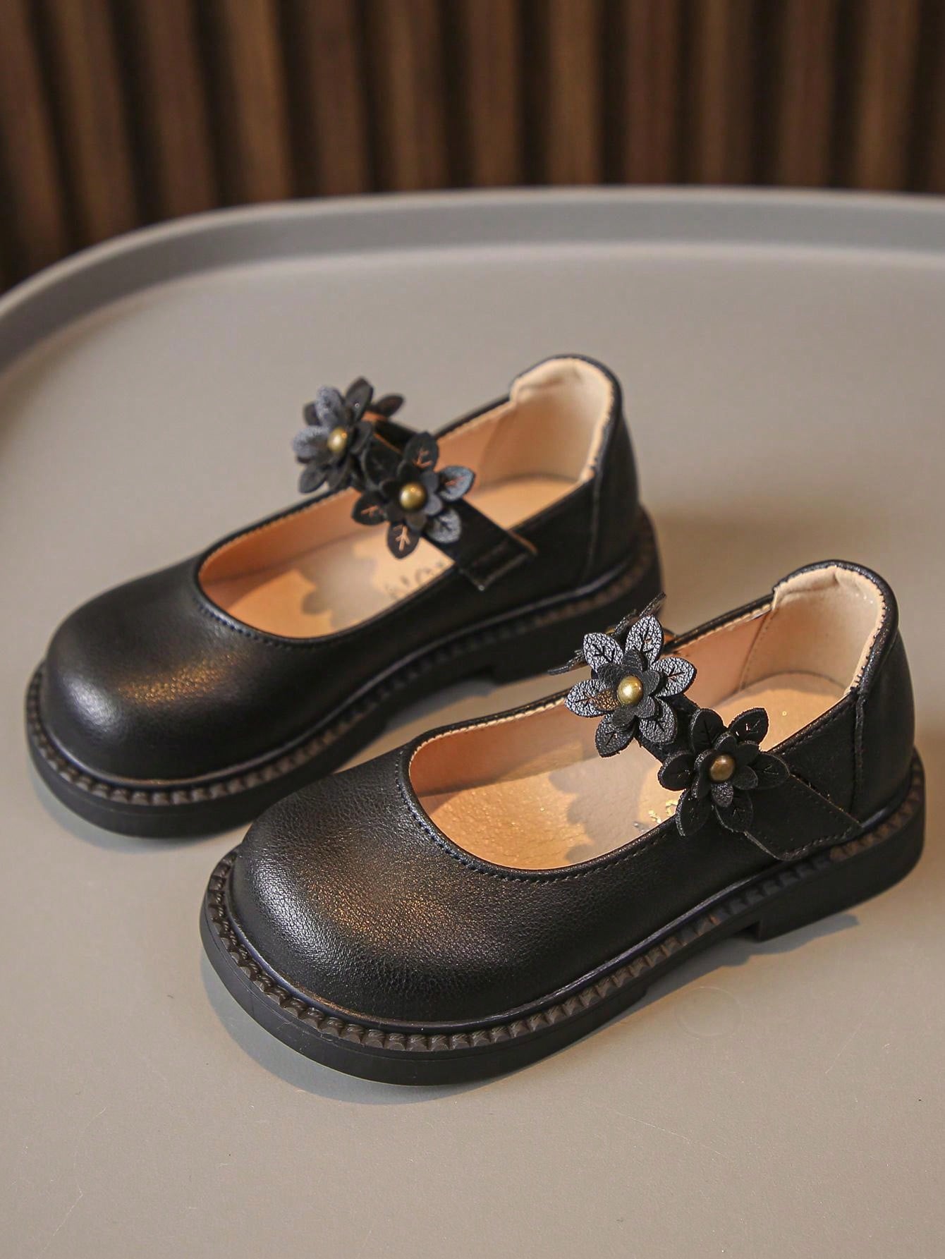 حذاء جلدي نسائي مسطح ذو حزام مزخرف بأزهار جذابة - يمكن ارتداؤه طوال الأربعة فصول - مانع للإنزلاق