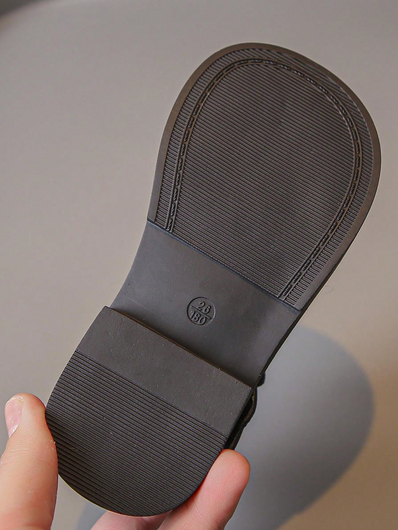 حذاء جلدي نسائي مسطح ذو حزام مزخرف بأزهار جذابة - يمكن ارتداؤه طوال الأربعة فصول - مانع للإنزلاق