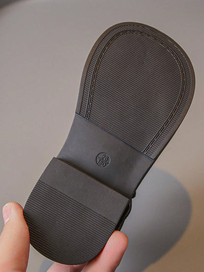 حذاء جلدي نسائي مسطح ذو حزام مزخرف بأزهار جذابة - يمكن ارتداؤه طوال الأربعة فصول - مانع للإنزلاق