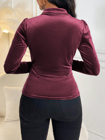تي شيرت نسائي طويل الأكمام ملون بلون صلب و تصميم يعبر بشكل متقاطع