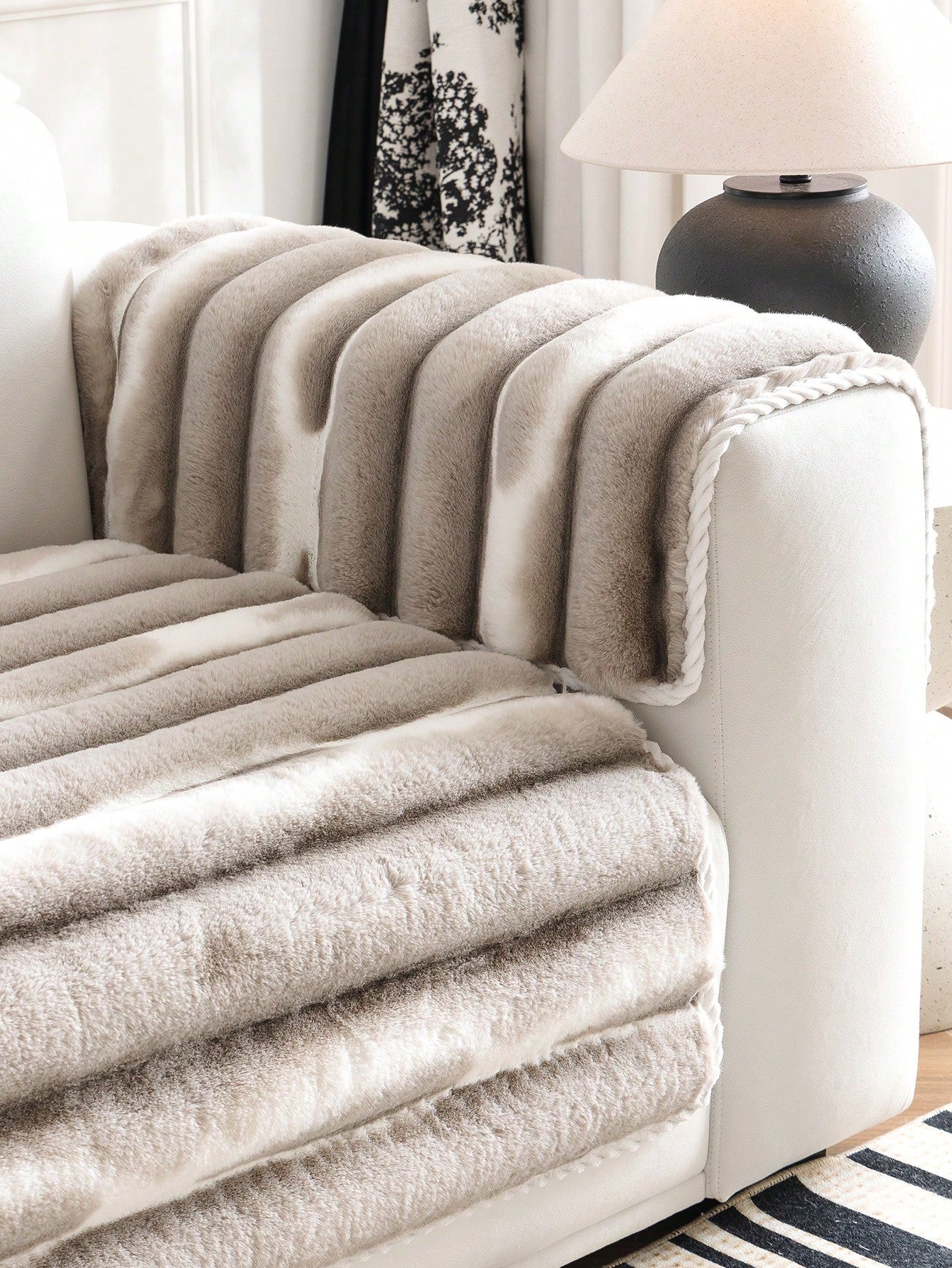 قطعة واحدة من غطاء أريكة مقلد من فراء الأرنب القطيفة، نمط كتلة ألوان غير منتظمة، صديق للحيوانات الأليفة، مناسب لغرفة النوم، المكتب، غرفة المعيشة، أثاث ديكور المنزل، غطاء واقٍ صديق للحيوانات الأليفة، الشتاء