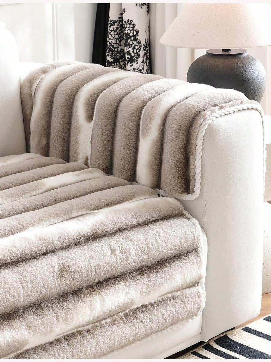 قطعة واحدة من غطاء أريكة مقلد من فراء الأرنب القطيفة، نمط كتلة ألوان غير منتظمة، صديق للحيوانات الأليفة، مناسب لغرفة النوم، المكتب، غرفة المعيشة، أثاث ديكور المنزل، غطاء واقٍ صديق للحيوانات الأليفة، الشتاء